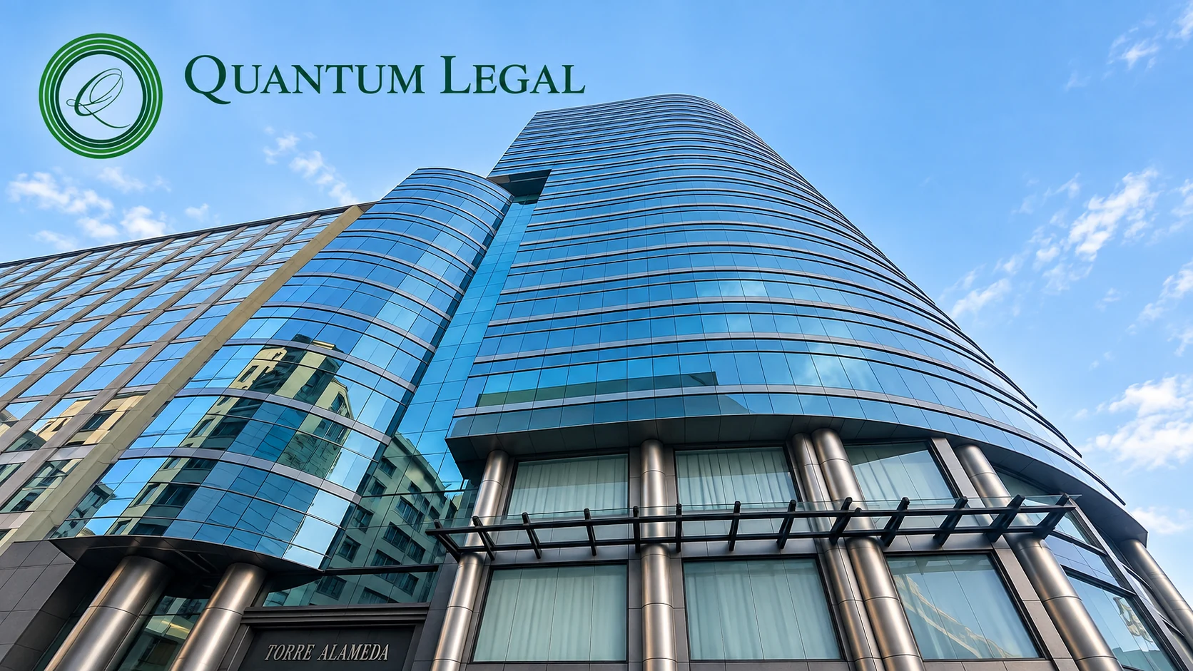 Fachada del edificio Torre Alameda con la marca Quantum Legal